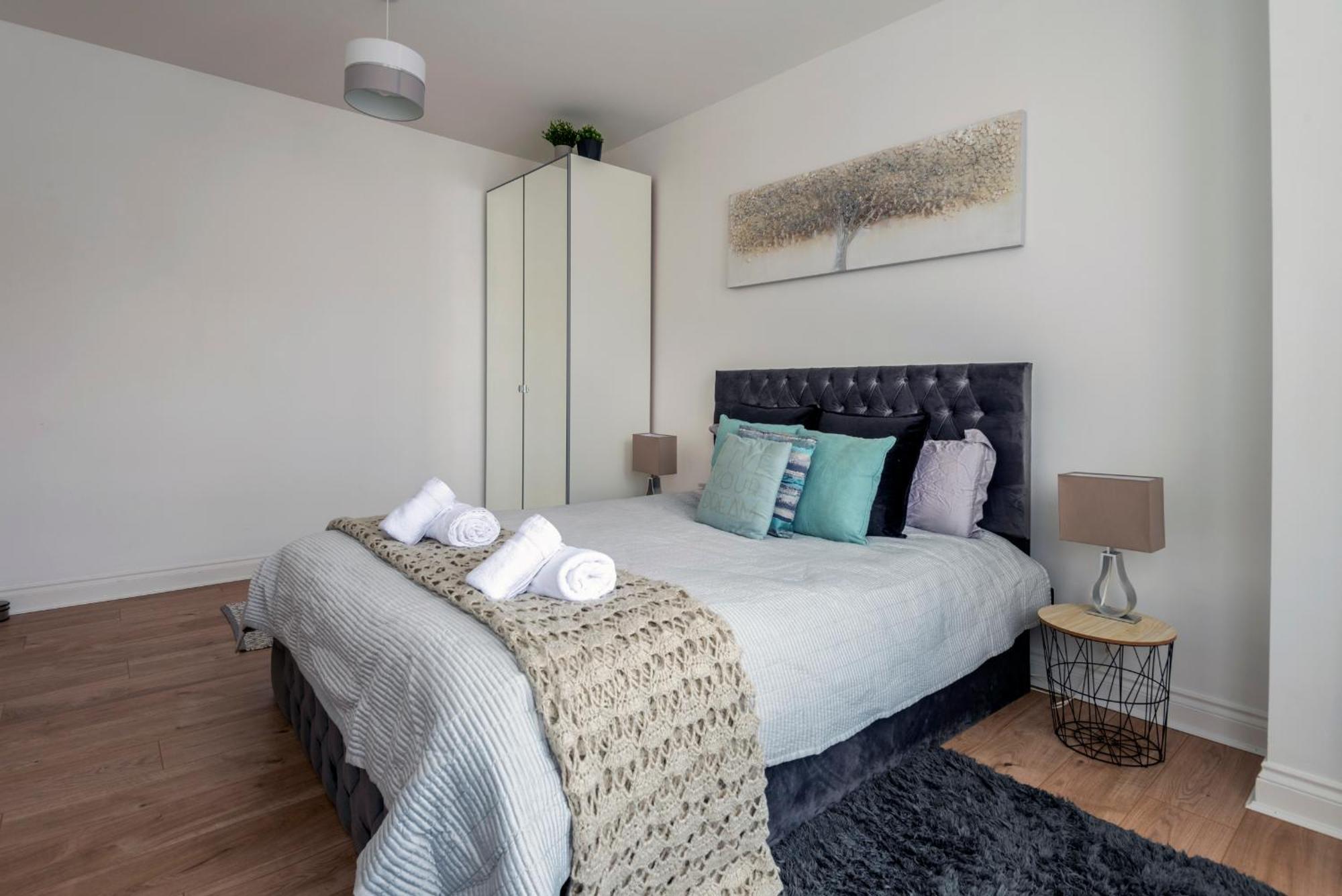 Woodside Gardens Luxury Near Alexandra Palace, Tottenham Stadium & Drumsheds * Londra
